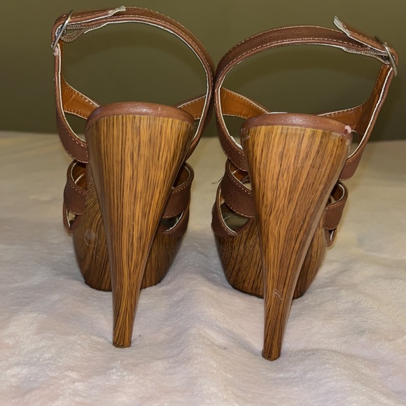 Brown high heels - Picture 3 of 7